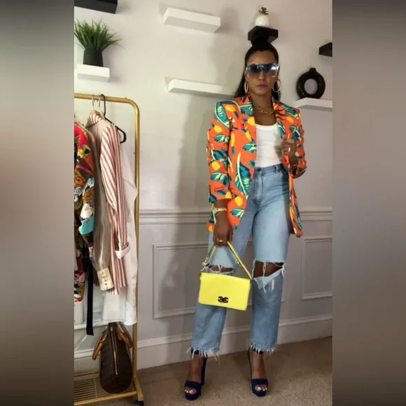 The Cruise-ship Casanova Suit 10 - Picture 2 of 6